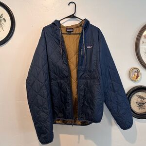 Patagonia - Men’s Quilted Diamond Bomber Jacket Coat - Navy Tan